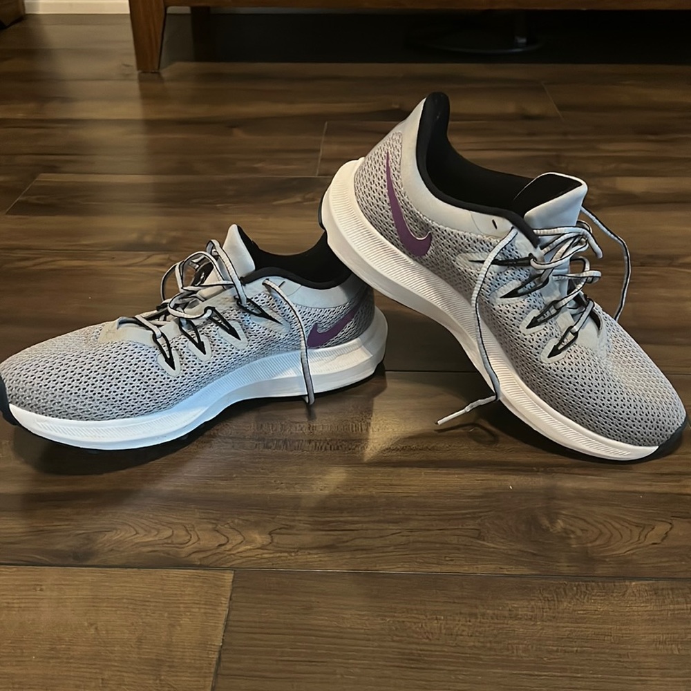 Nike Quest Running Shoes Size 7